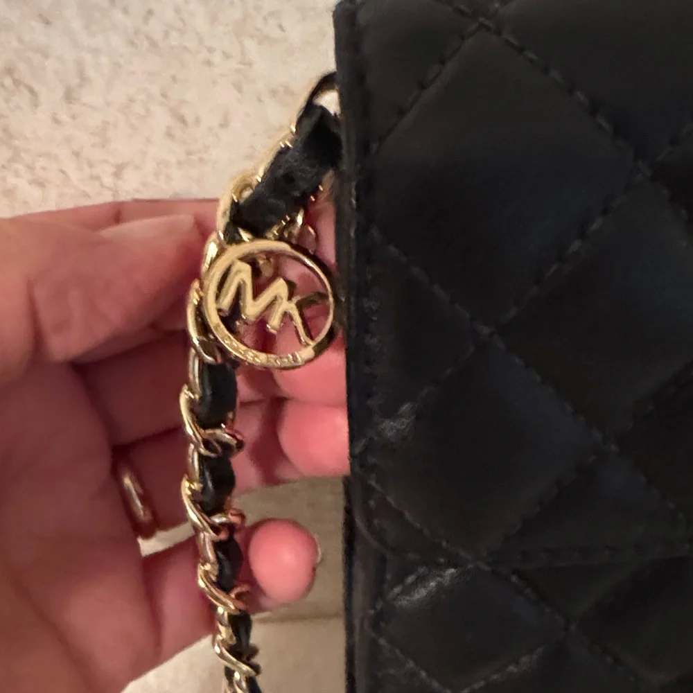 Micheal Kors Chic Black Quilted Crossbody Bag with Chain Strap - Picture 2 of 7